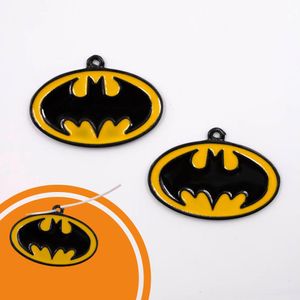 PINGENTE ESCUDO BATMAN 36MM EM ZAMAC COM 02 PEÇAS