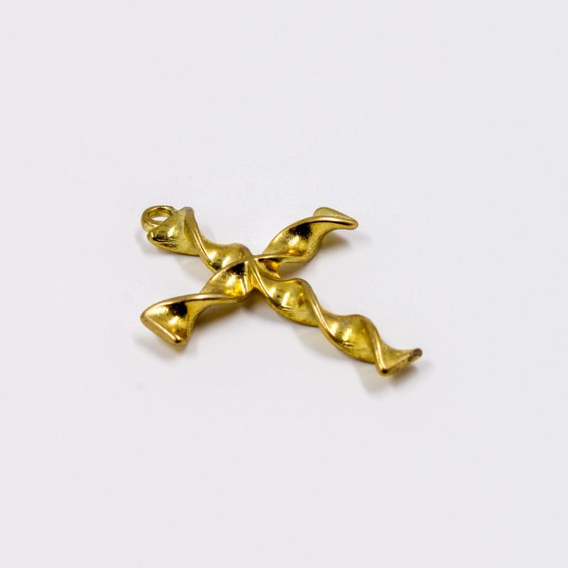 PINGENTE-CRUZ-TORCIDA-44X30MM-EM-ZAMAC-O-KG---DOURADO