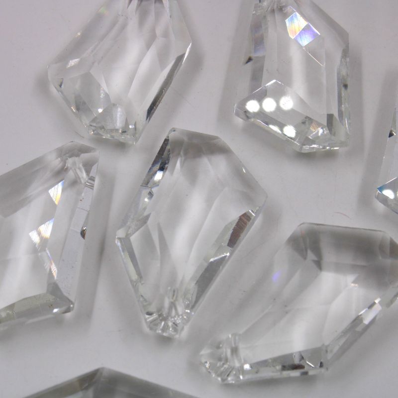 PONTEIRA-DE-CRISTAL-TRIANGULO-50MM-CARTELA-C--27PCS-986---CRISTAL-986