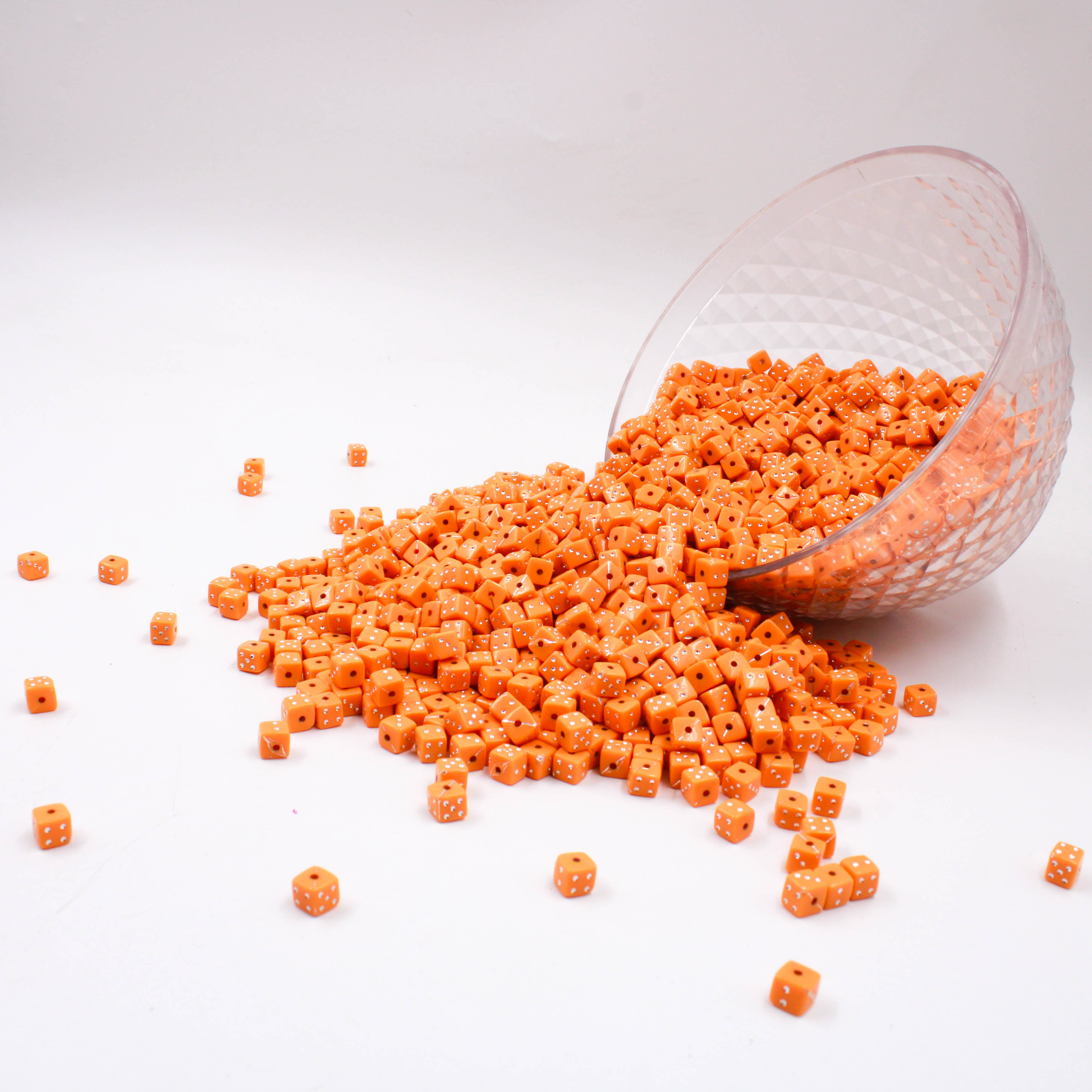 DADO-COM-STRASS-07MM-EM-PLASTICO-COM-500GR-208---LARANJA-Z8