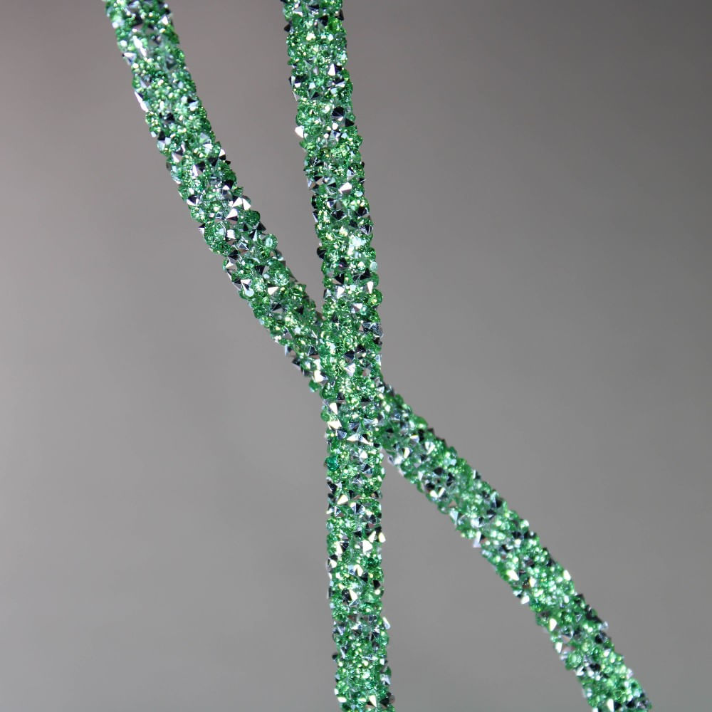 TUBO-STRASS-7MM-EM-PVC-E-ACRILICO-COM-01-METRO---256---VERDE-Z56