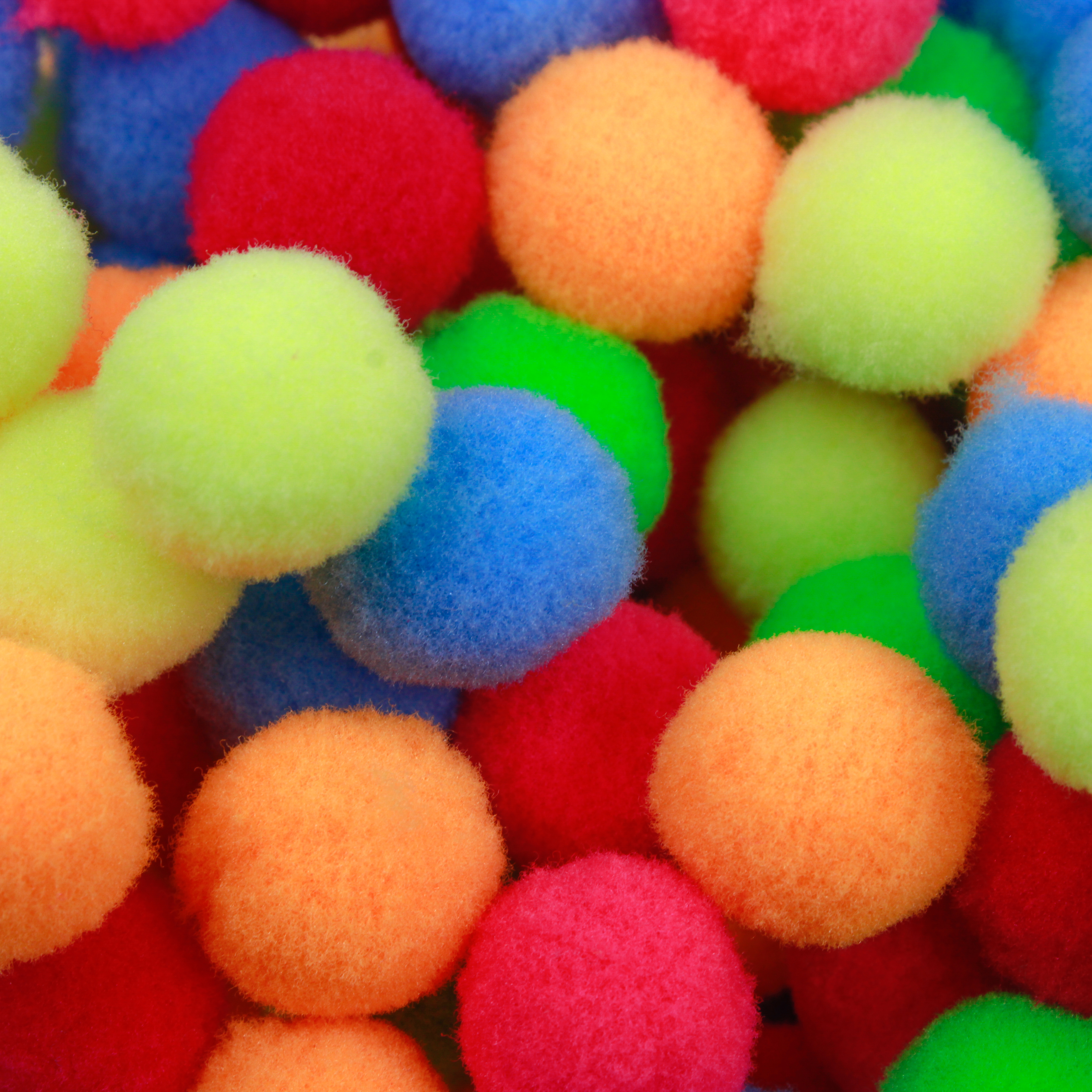 POMPOM-BOLINHA-MICROFIBRA-EM-POLIESTER-20MM-COM-50-PECAS---528---COLORIDO-NEON