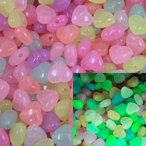 CORAÇAO FLUORECENTE PASSANTE 08MM EM PLASTICO COM 50GR