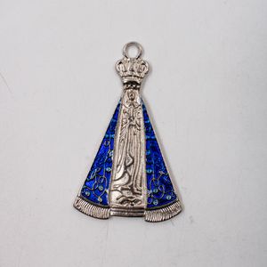 PINGENTE CATAFORETICO RESINADO NOSSA SENHORA APARECIDA 58X36MM EM ZAMAC COM 02 PEÇAS