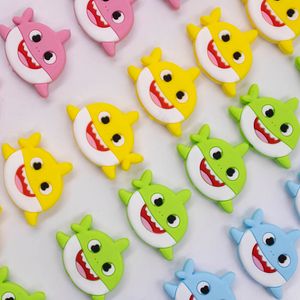 APLIQUE BABY SHARK 30MM EM PVC COM 3 PEÇAS