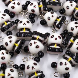 PINGENTE PANDA 15X20MM EM RESINA COM 50 PEÇAS