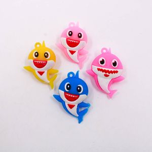 PINGENTE BABY SHARK 50MM EMBORRACHADO COM 12 PEÇAS