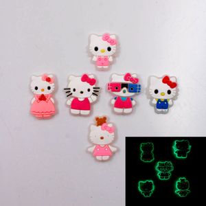 APLIQUE HELLO KITTY FLUORESCENTE 30MM EM PVC COM 50 PEÇAS