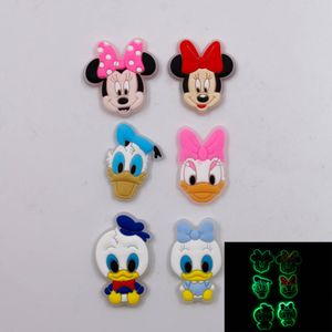 APLIQUE KIT MINNIE BABY FLUORESCENTE 30MM EM PVC COM  50 PEÇAS