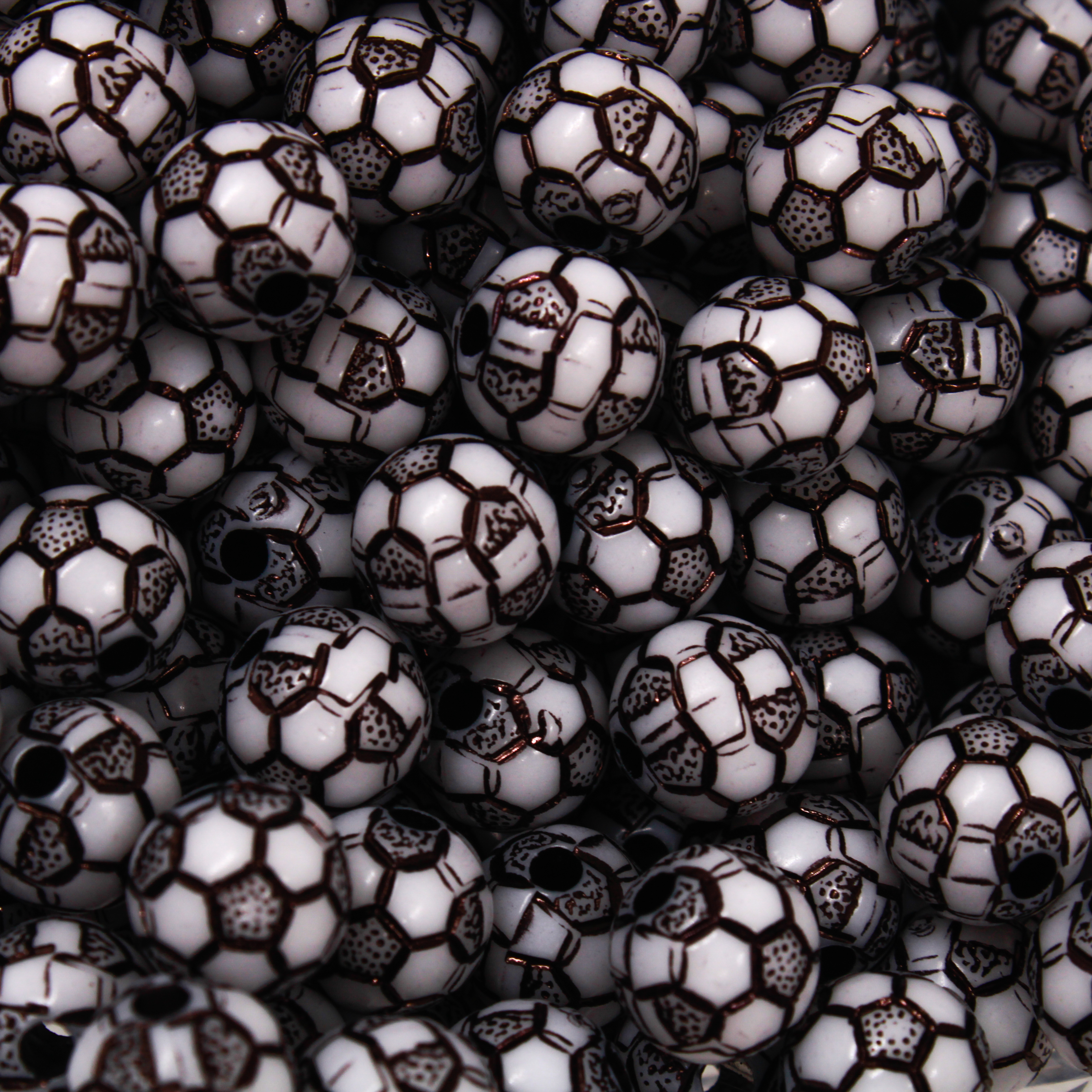 ENTREMEIO-BOLA-DE-FUTEBOL-09MM-EM-ACRILICO-COM-500GR---BRANCO-E-PRETO