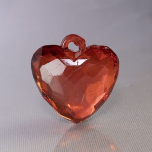 PINGENTE CORAÇAO 25X26MM EM ACRILICO COM 50GR