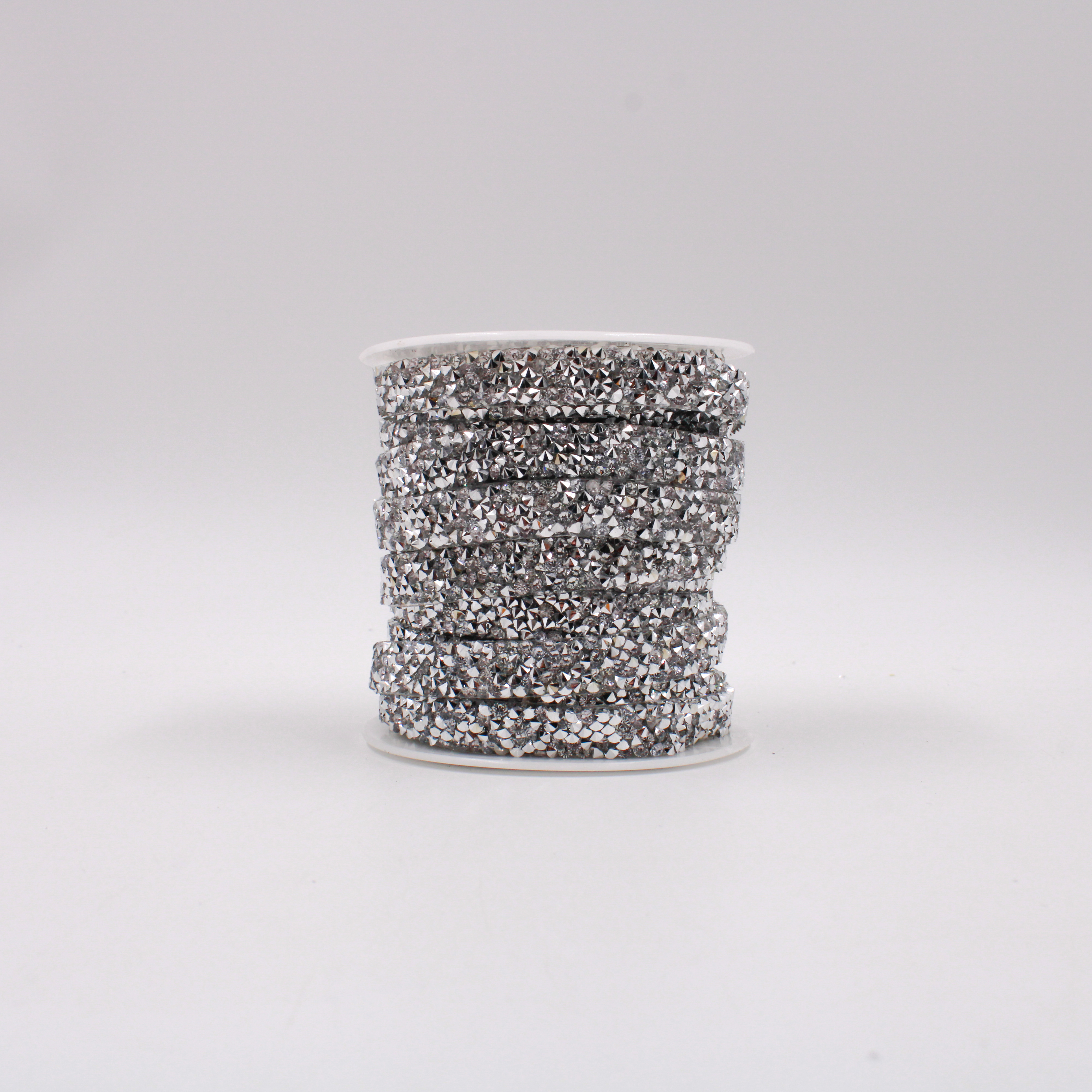 MANTA EM TIRA DE STRASS 10MM ROLO EM RESINA COM 01 METRO