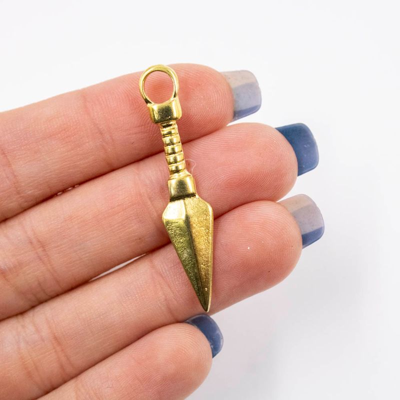 PINGENTE-KUNAI-P-41X08MM-EM-ZAMAC-COM-12-PECAS---DOURADO