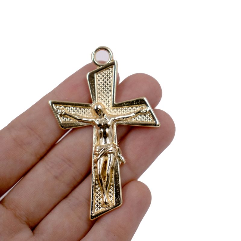 PINGENTE-CATAFORETICO-CRUCIFIXO-63X42MM-EM-ZAMAC-COM-02-PECAS---DOURADO