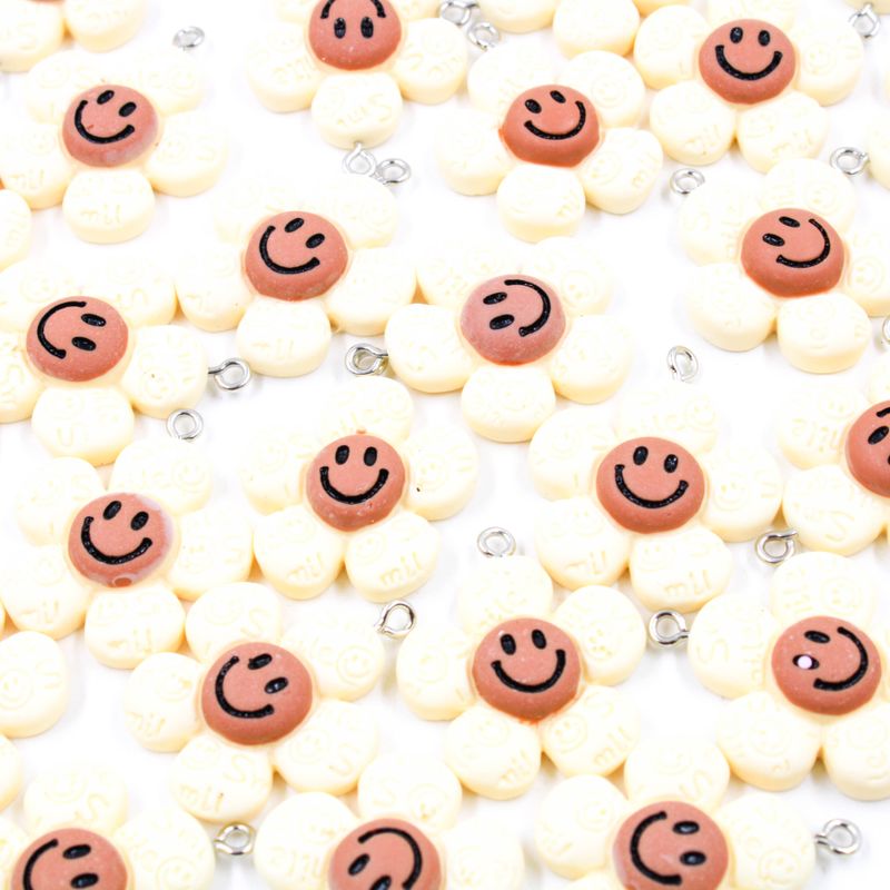 PINGENTE-FLOR-COM-SORRISO-25MM-EM-RESINA-COM-10-PECAS-283---BEGE