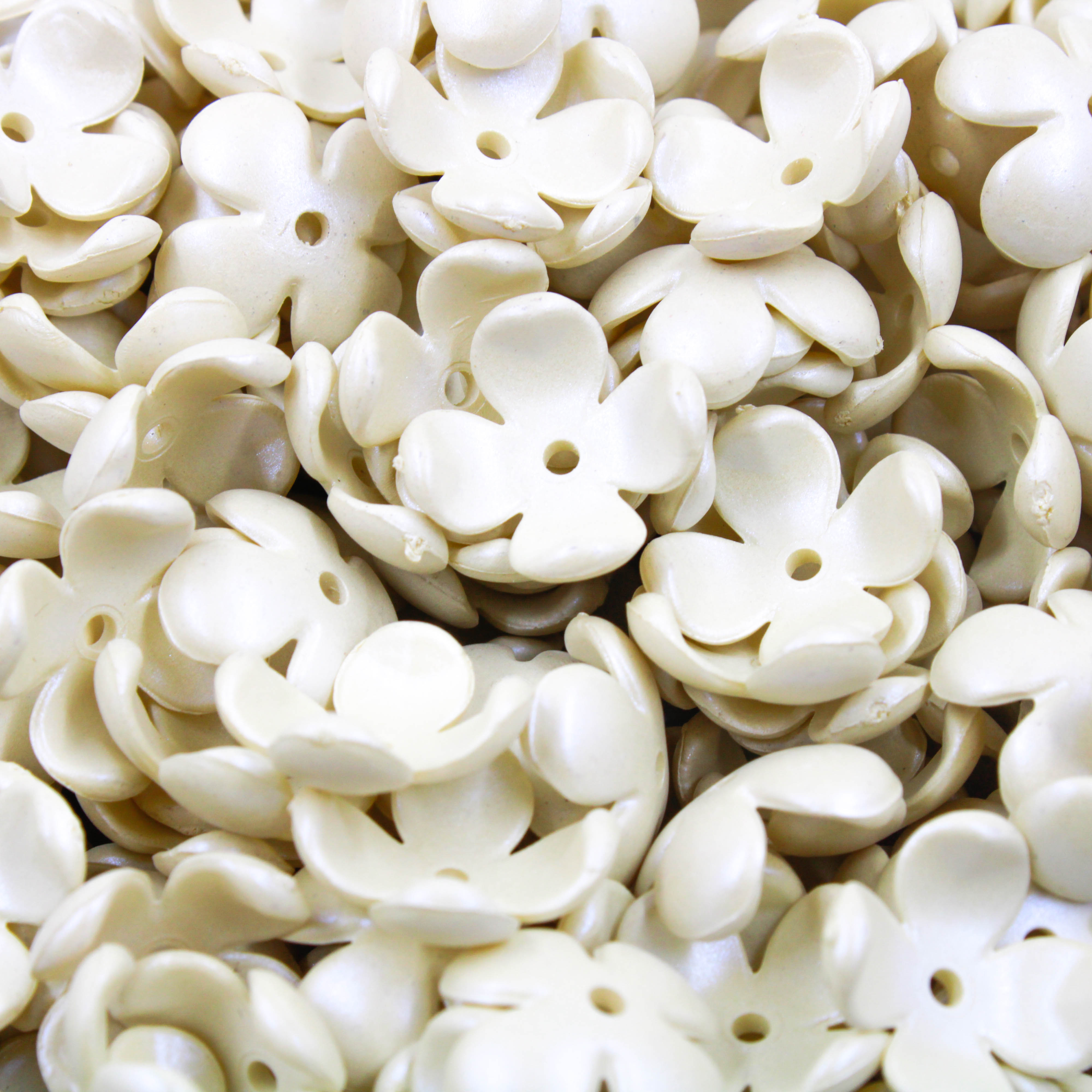 ENTREMEIO-FLOR-16MM-EM-ACRILICO-COM-25GR-601AB---BRANCO-AB