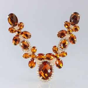CABEDAL ENGRAMPADO OVAL COM STRASS 10CM EM FERRO E ACRILICO O PAR