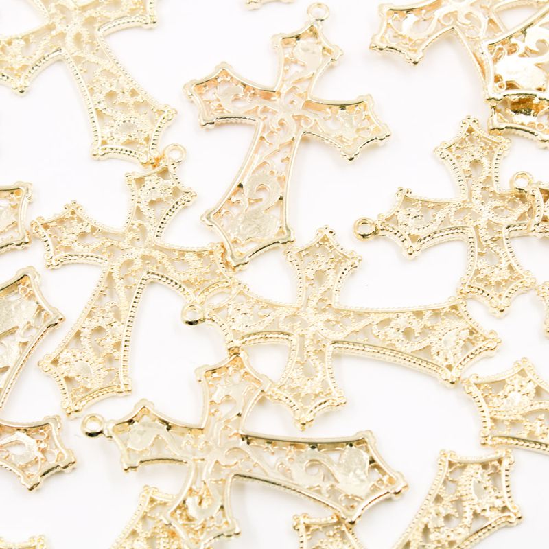 PINGENTE-CRUZ-VAZADA-59X38MM-EM-ZAMAC-COM-100GR---073---DOURADO-073