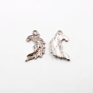 PINGENTE LUA 26X14MM EM ZAMAC COM 100GR