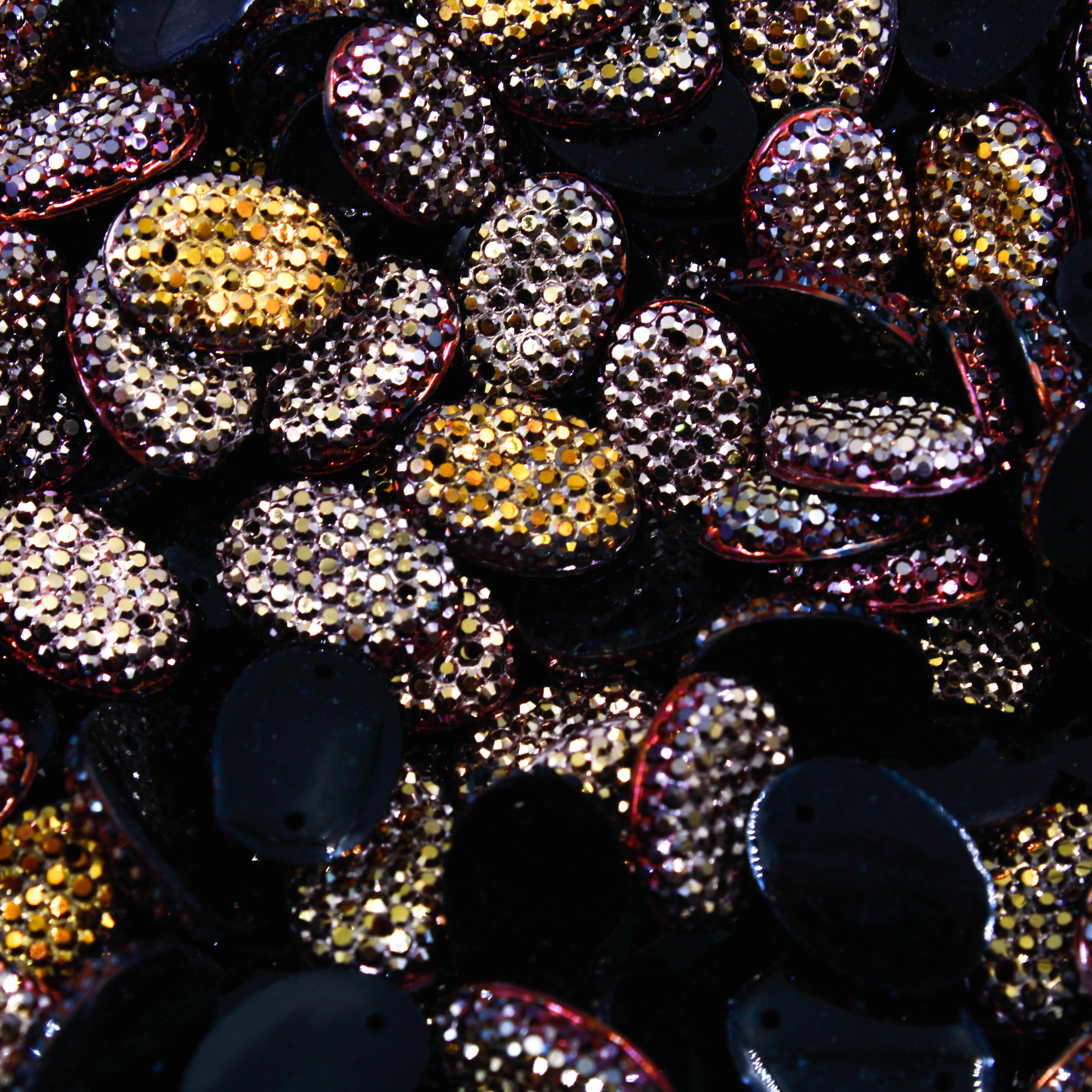 CHATON-PARA-COLAGEM-OVAL-DRUSA-10X14MM-EM-ACRILICO-COM-1500-PECAS-681---AMARELO-CLARO-AB-MESCLARO