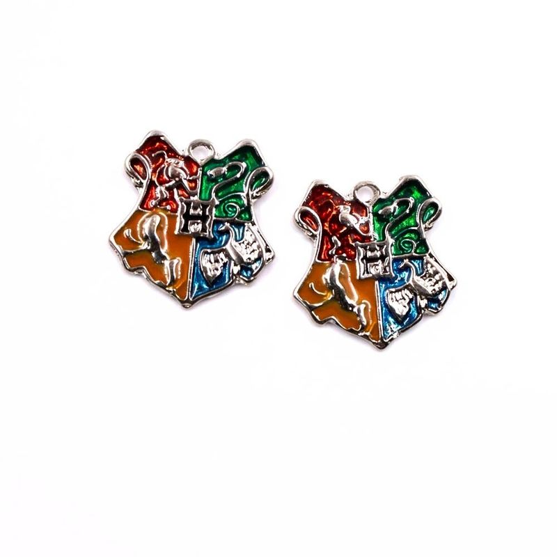 PINGENTE-HARRY-POTTER-CASAS-DE-HOGHWARTS-25MM-EM-ZAMAC-COM-02-PECAS---103---COLORIDO