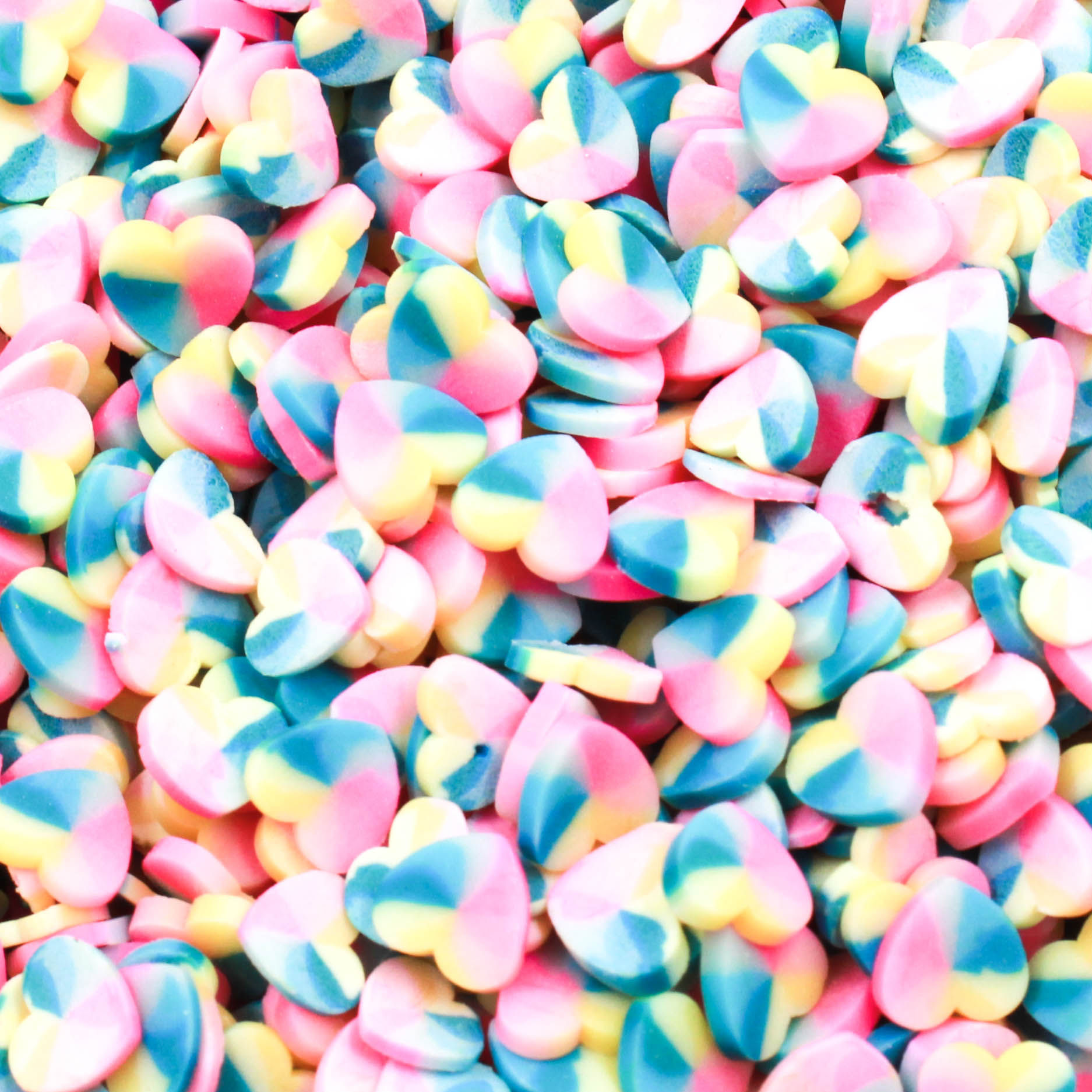 APLIQUE CORAÇAO TIE DYE 05MM EM PVC COM 250GR