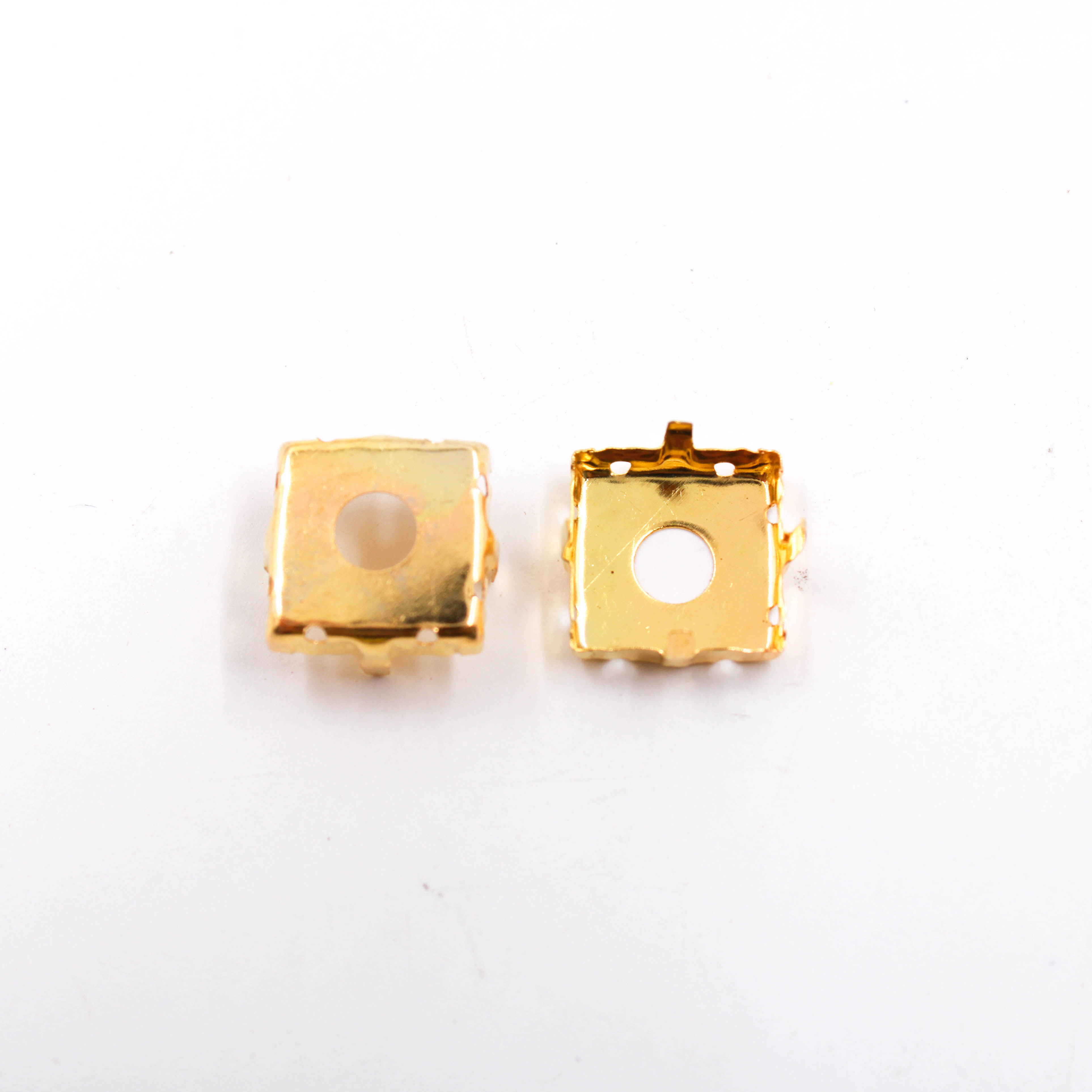 CAIXINHA PARA CHATON QUADRADO 12MM EM METAL COM 2460 PEÇAS