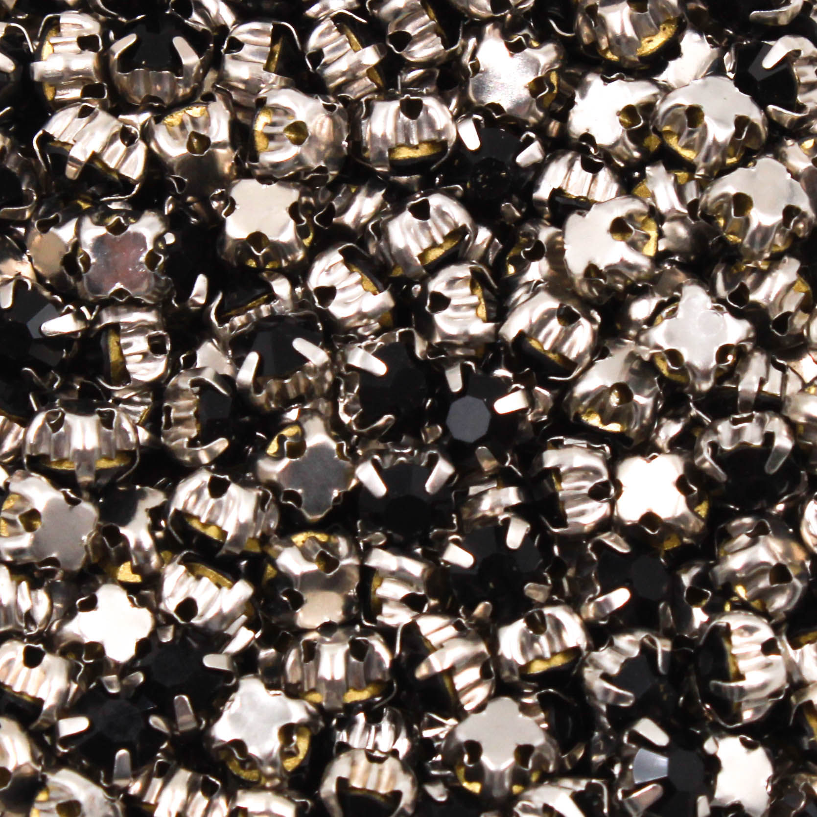 STRASS-DE-COSTURA-C-CAIXINHA-4-GARRAS-SS20-EM-FERRO-COM-720-PECAS-072---PRETO