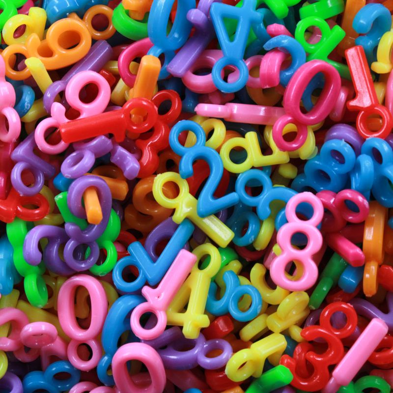 PINGENTE-NUMEROS-INFANTIL-LEITOSO-EM-PLASTICO-COM-500GR---103---COLORIDO-103