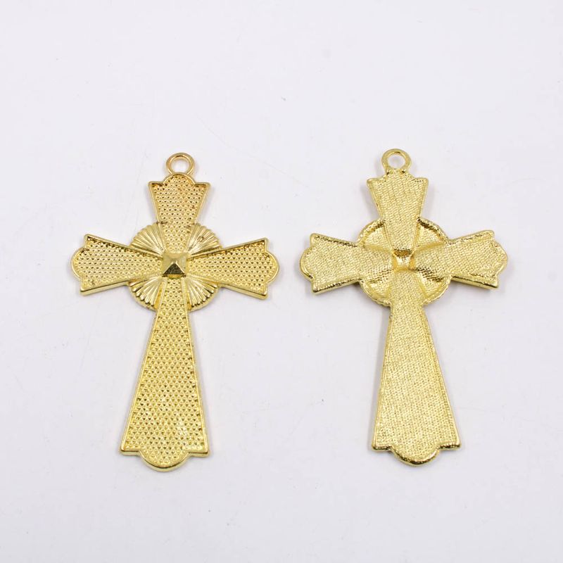 PINGENTE-CRUZ-TRABALHADA-83X52MM-EM-ZAMAC-COM-02-PECAS---DOURADO