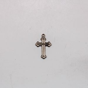 PINGENTE CRUZ TRABALHADA CATAFORETICO 37X23MM EM ZAMAC COM 12 PEÇAS