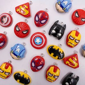 Pingentes Super Herois 18X20mm Em Resina Com 50 Peças