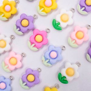 PINGENTE FLORZINHA 20MM EM RESINA COM 100 PEÇAS