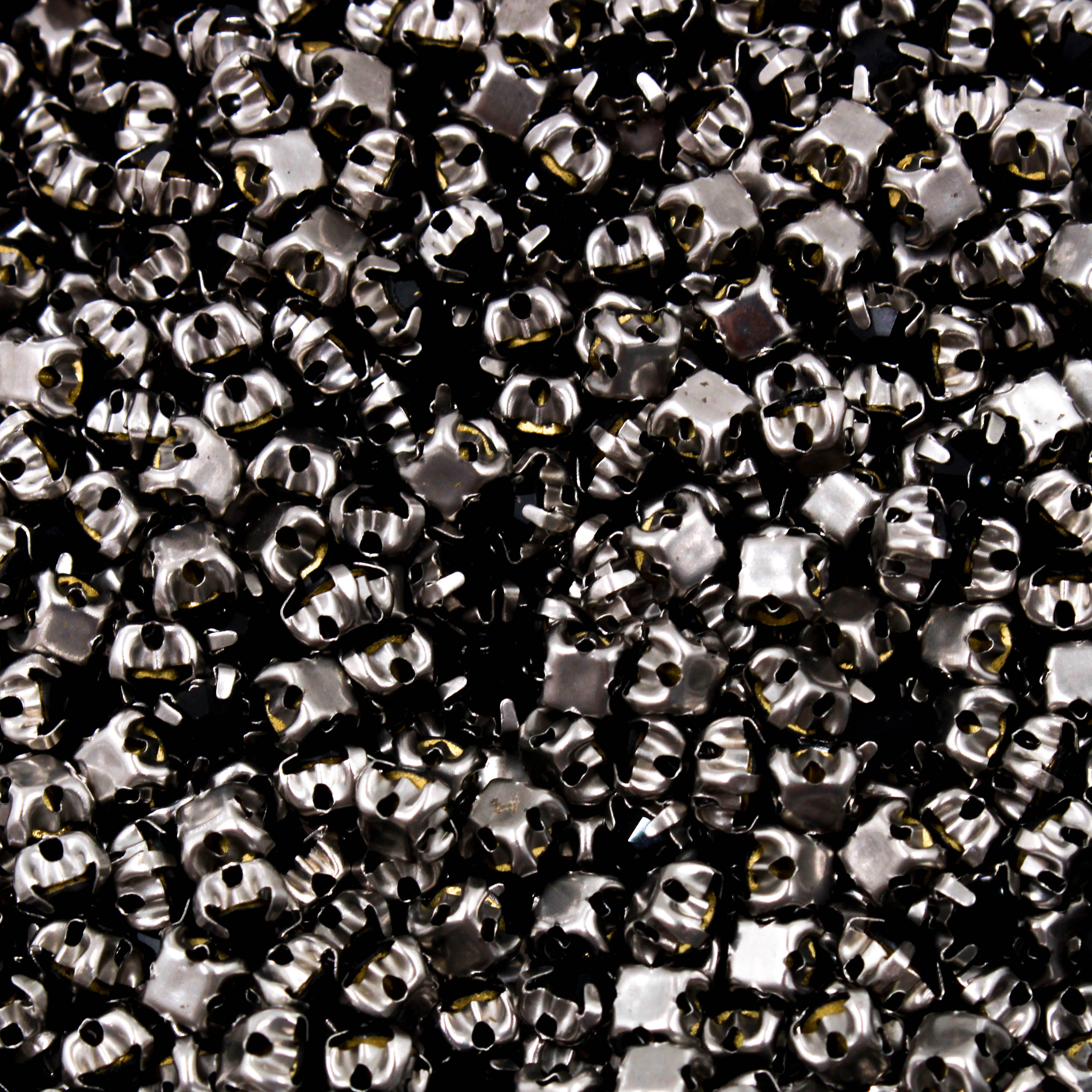 STRASS-ENGRAMPADO-4-GARRAS-SS18-EM-VIDRO-COM-1440-PECAS-072---PRETO