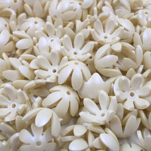ENTREMEIO FLOR 18X9MM EM ACRILICO COM 250GR