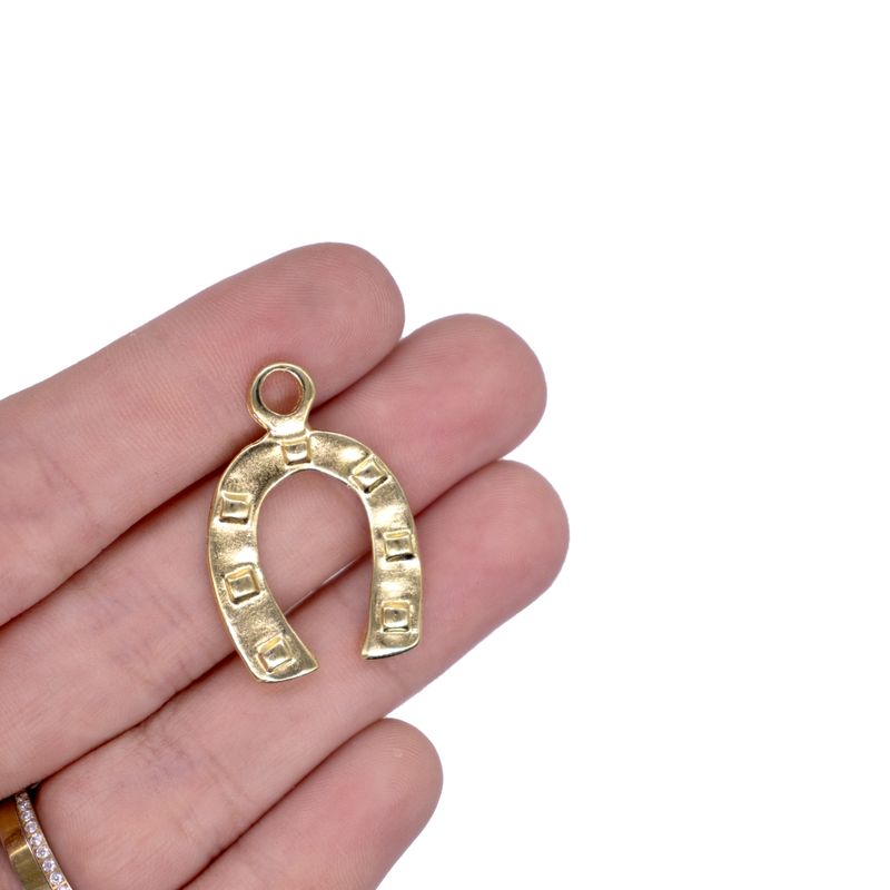 PINGENTE-COUNTRY-FERRADURA-G-31MM-EM-ZAMAC-COM-15-PECAS---DOURADO