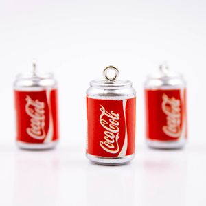 PINGENTE LATINHA DE COCA COLA 12X23MM EM RESINA COM 50 PEÇAS
