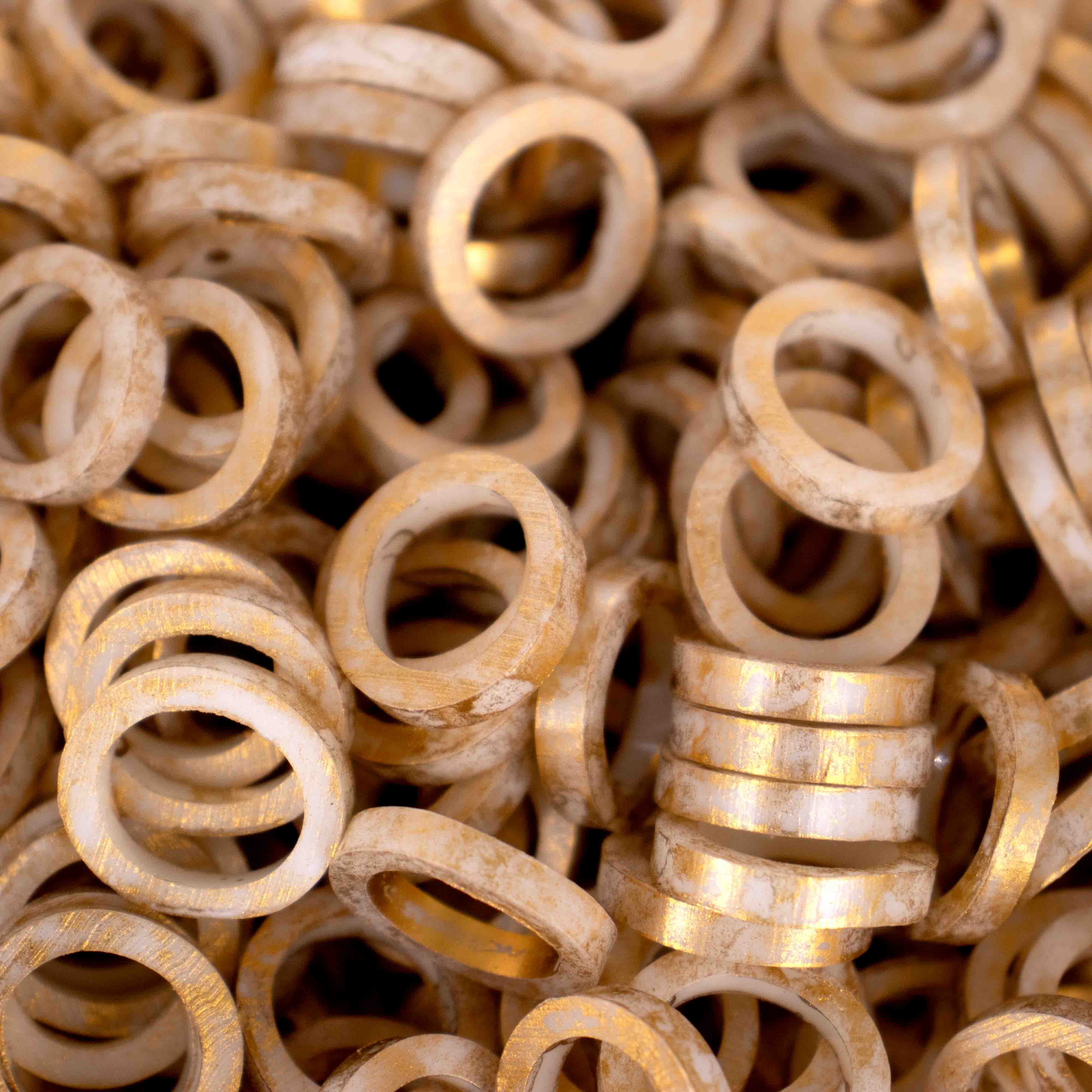 ARGOLA-FACE-RETA-17MM-EM-RESINA-COM-250G----DOURADO