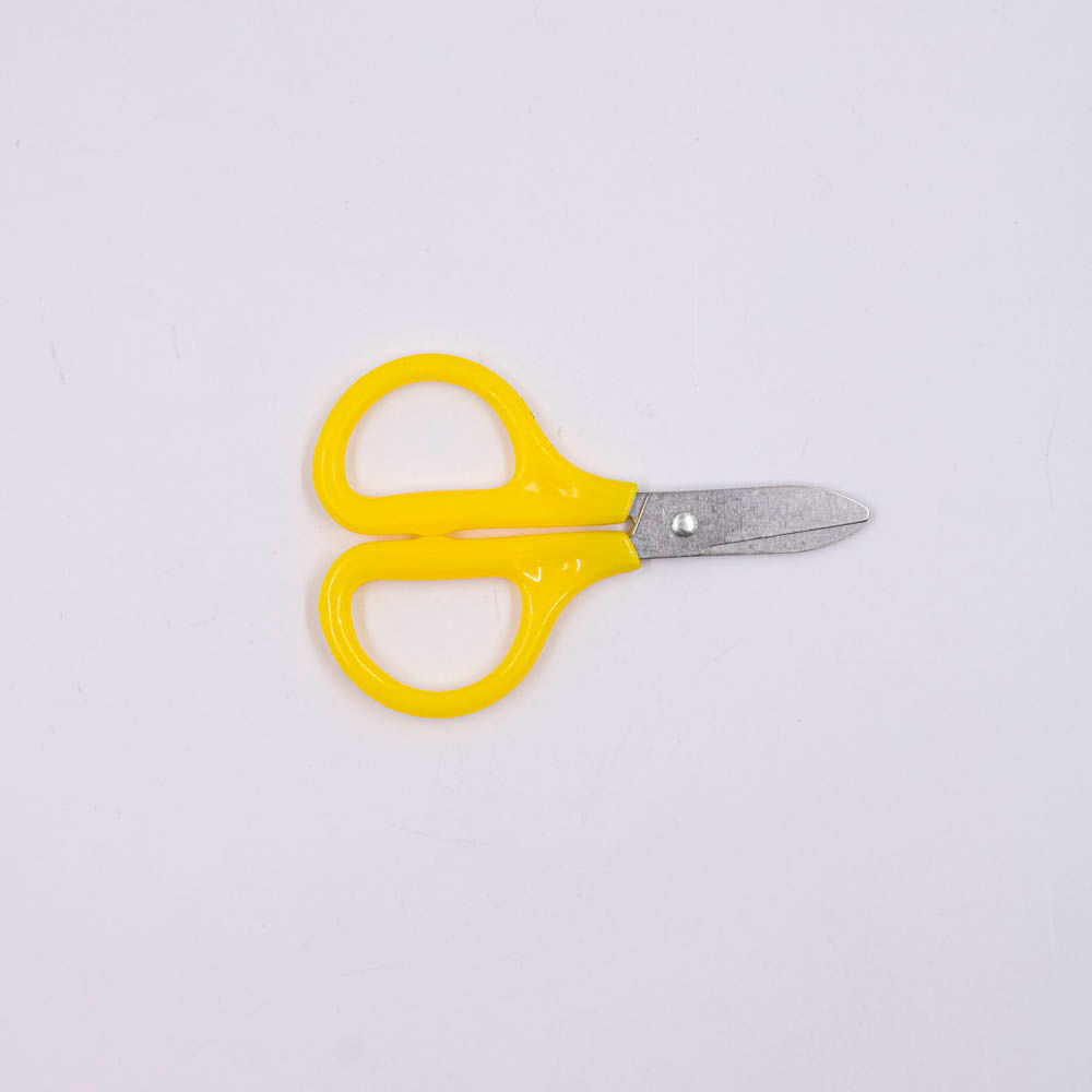 TESOURA-PEQUENA-7CM-EM-PLASTICO-UNIDADE---AMARELO-CANARIO