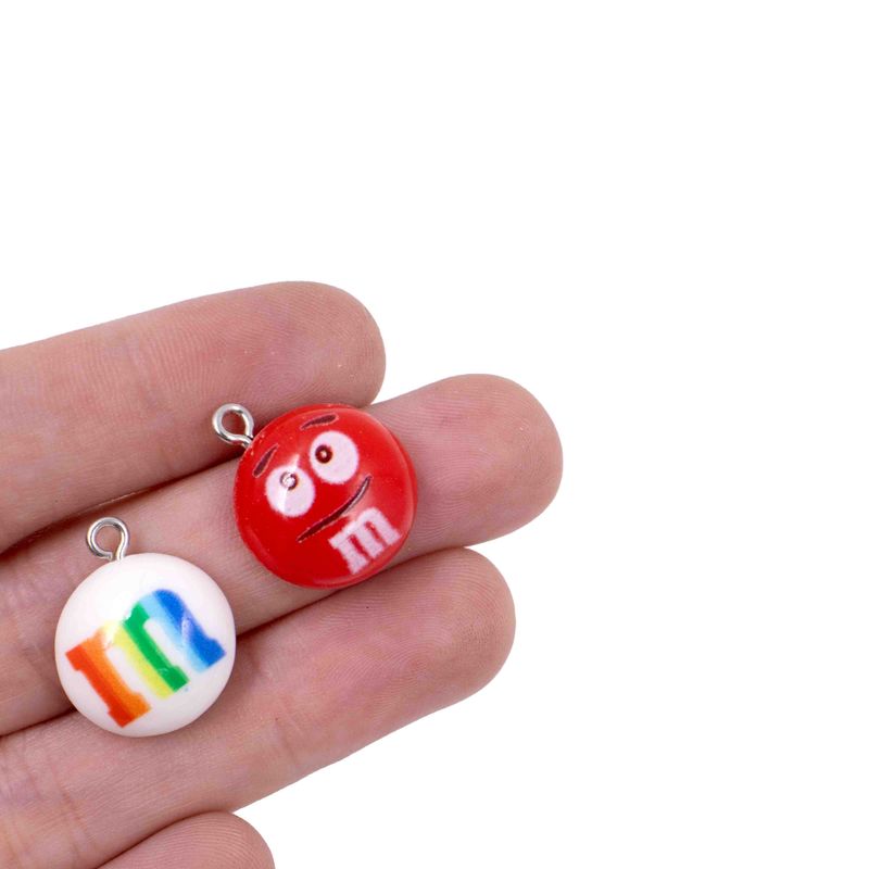 PINGENTE-M-M-S-20X16MM-EM-RESINA-COM-100-PECAS---103---COLORIDO-103