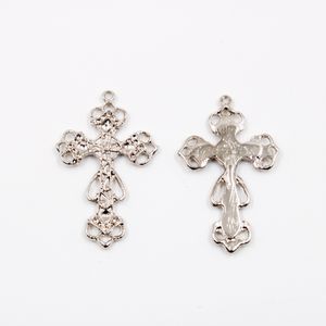 PINGENTE CRUZ TRABALHADA VAZADA 50X30MM EM ZAMAC COM 100GR