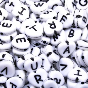 MIÇANGA ENTREMEIO CORAÇAO COM LETRA 10MM EM PLASTICO COM 50G